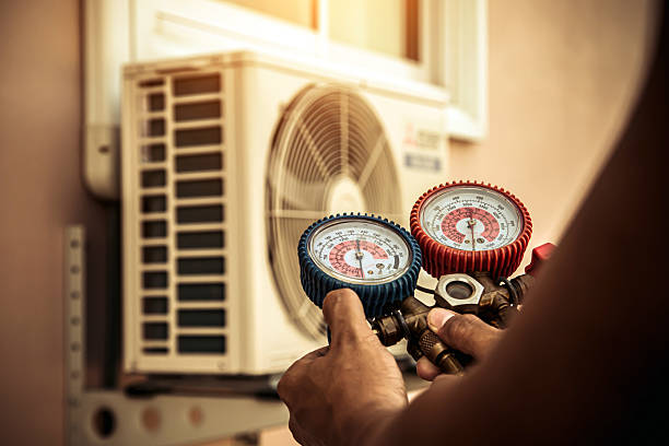 Professional Ac Installation technician working in Billerica, MA